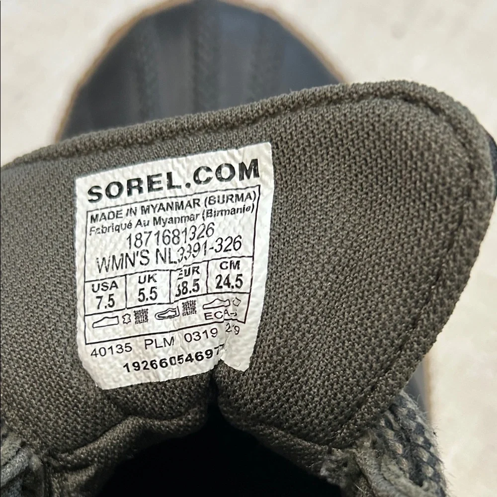 Sorel Out N About Rain Boots Women’s 7.5 Olive Camouflage Suede Ankle Booties